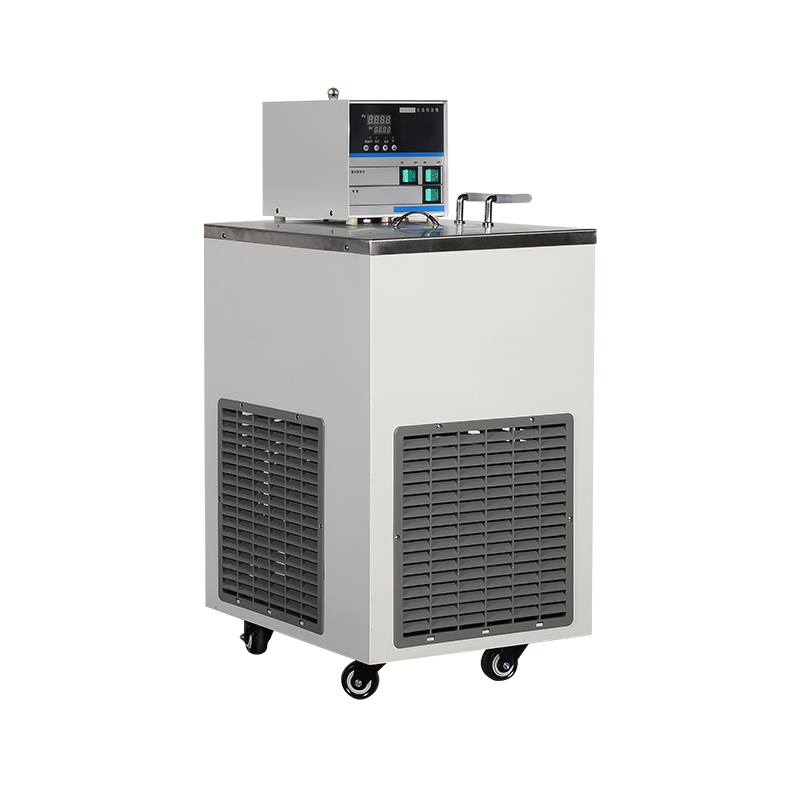 Nízkoteplotný cirkulačný kúpeľ s konštantnou teplotou