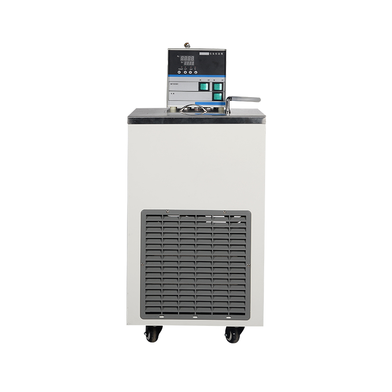 Nízkoteplotný cirkulačný kúpeľ s konštantnou teplotou